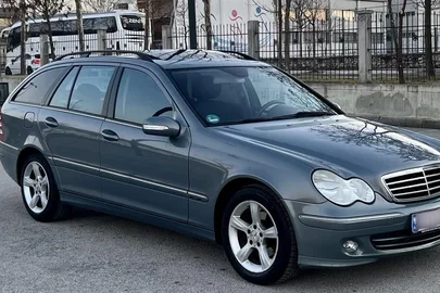 2005' Mercedes-Benz C 220