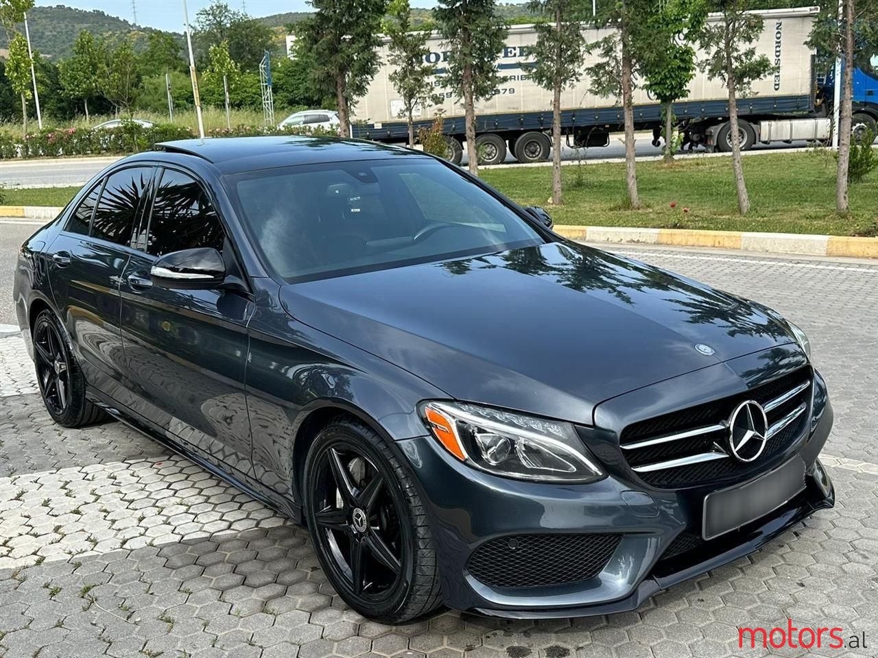 2015' Mercedes-Benz 300 photo #1