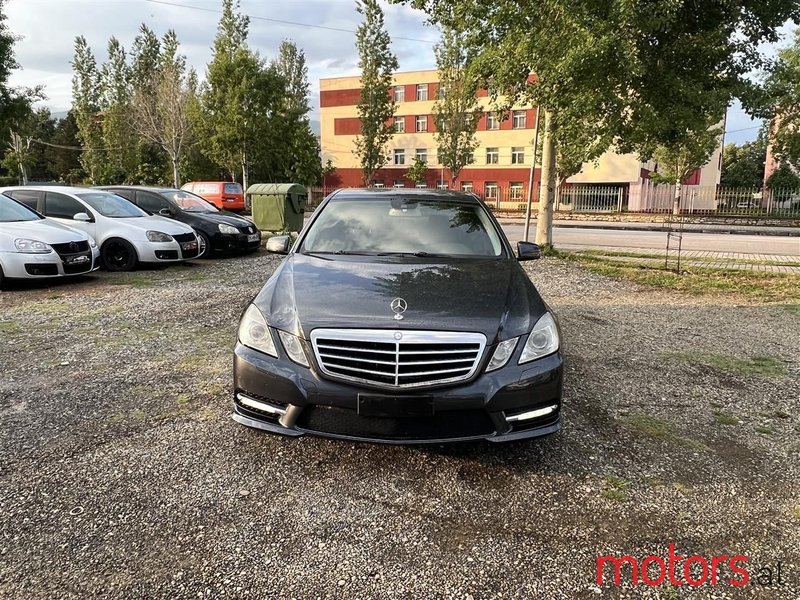 2012' Mercedes-Benz E 220 photo #5