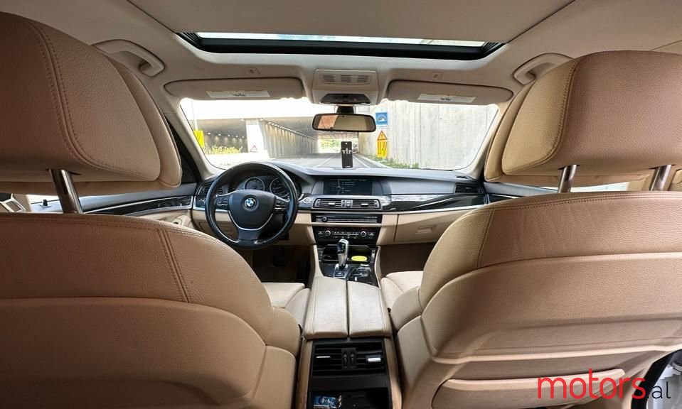 2011' BMW 528 photo #4