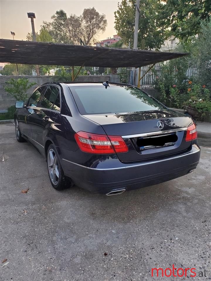 2011' Mercedes-Benz E 350 photo #5