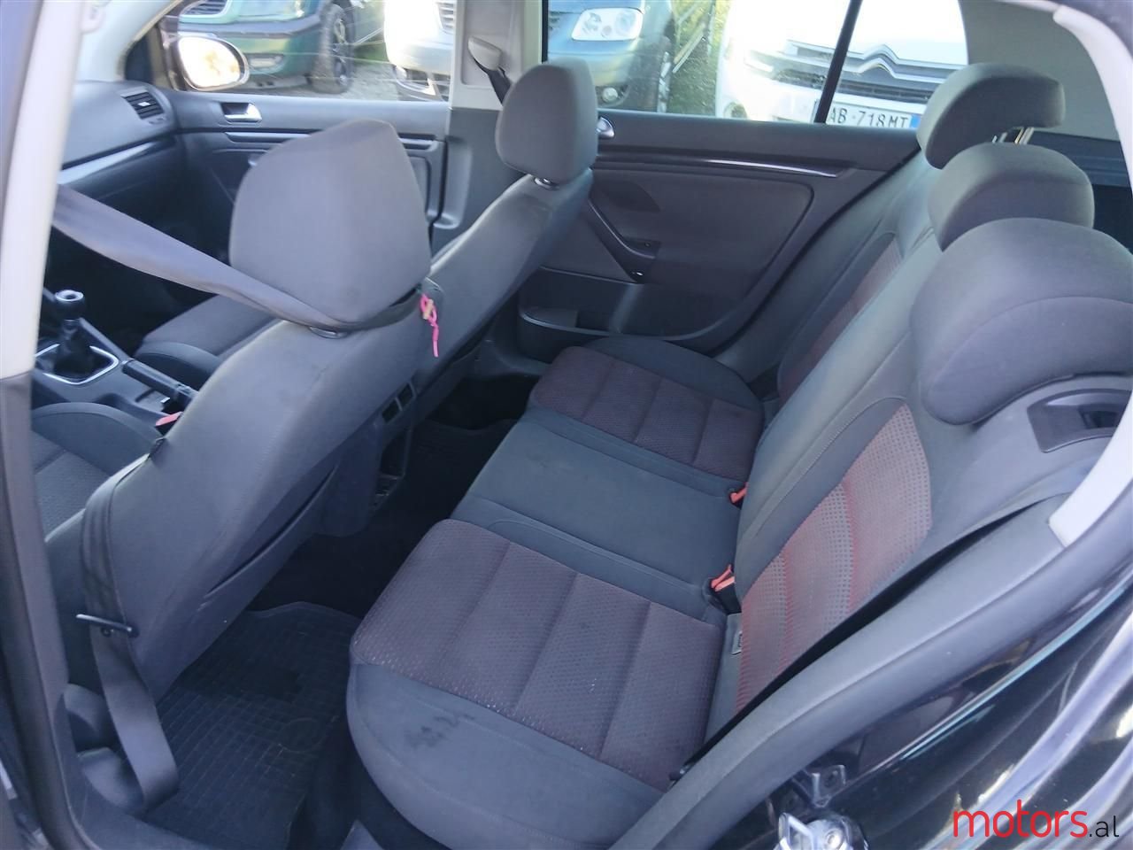 2008' Volkswagen Golf photo #5