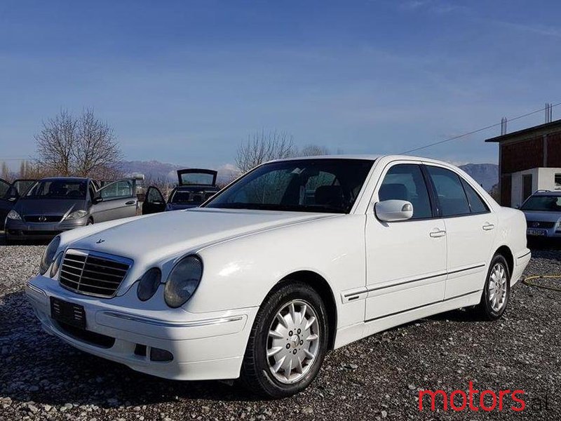 2002' Mercedes-Benz E 220 photo #1