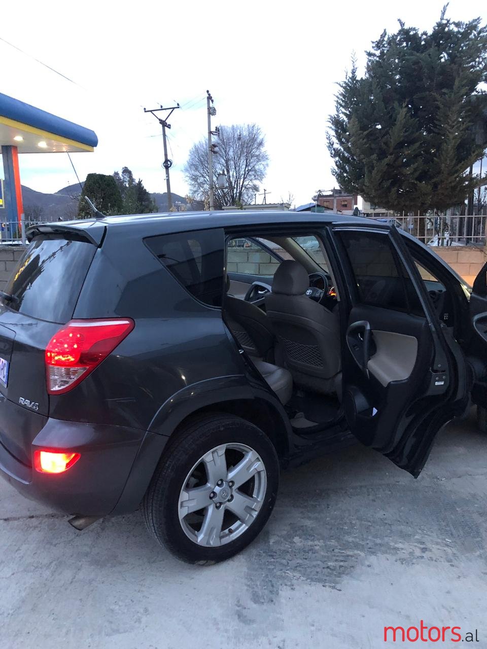 2006' Toyota RAV4 photo #1