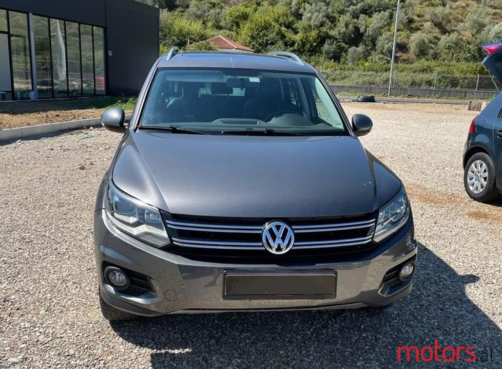 2012' Volkswagen Tiguan photo #3