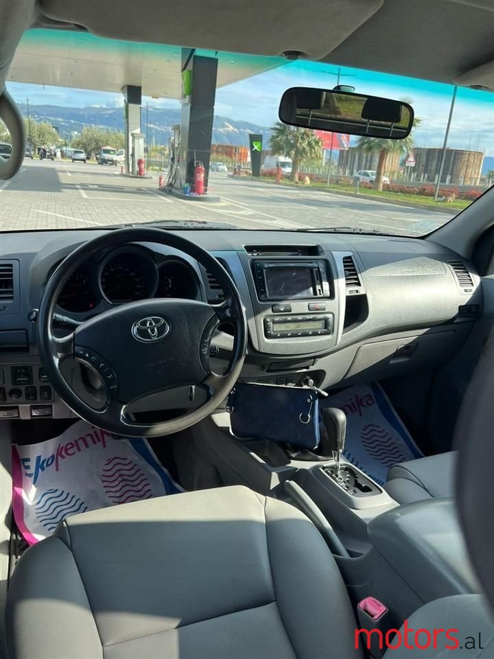 2011' Toyota Hilux photo #4