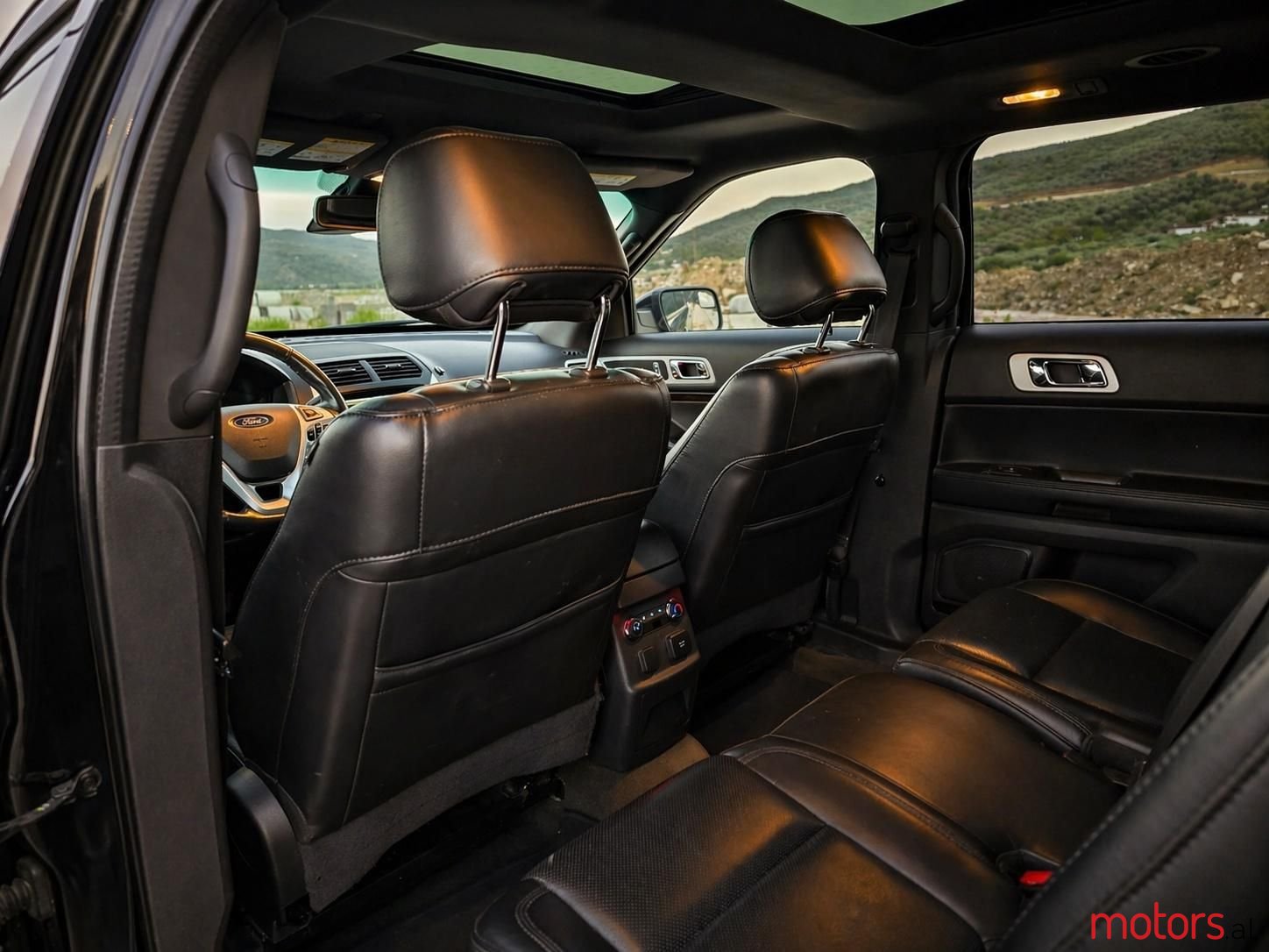 2013' Ford Explorer photo #6
