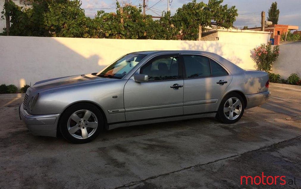 1999' Mercedes-Benz 300 photo #2