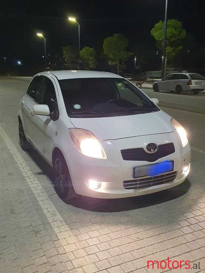 2008' Toyota Yaris photo #2