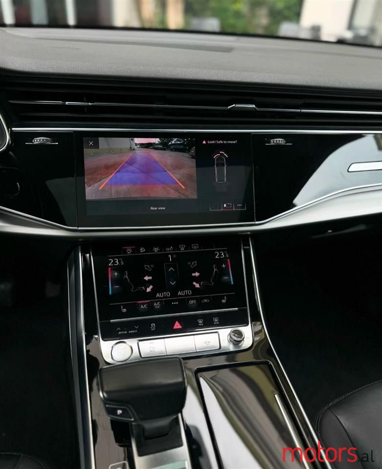 2019' Audi Q8 photo #6