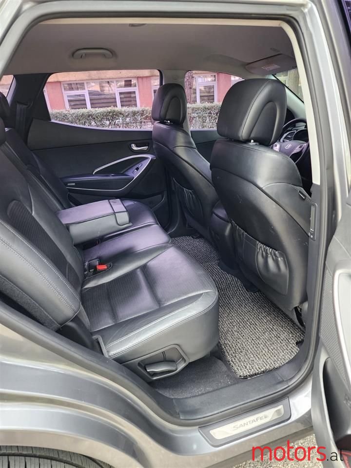 2013' Hyundai Santa Fe photo #3