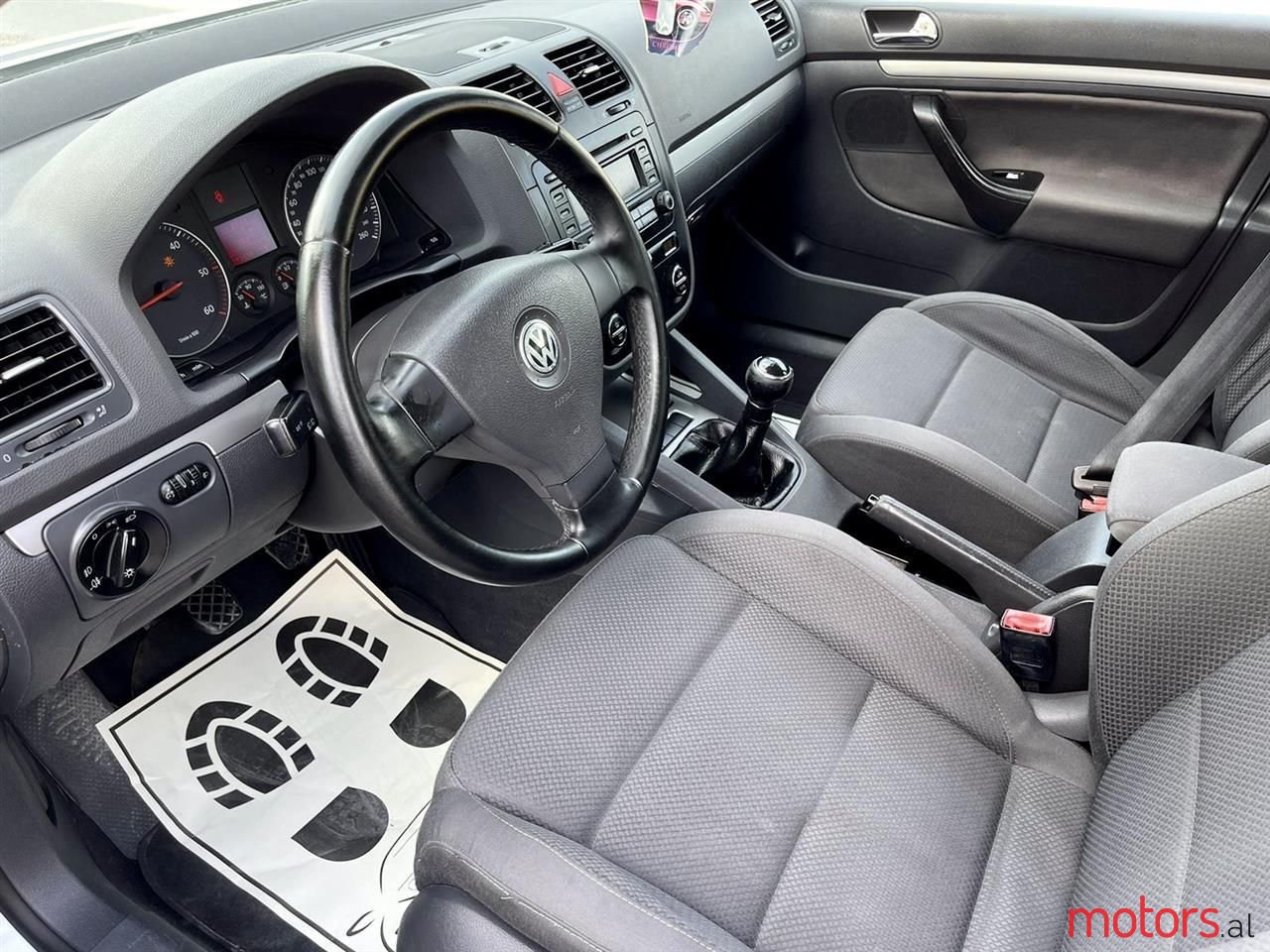 2005' Volkswagen Golf photo #2