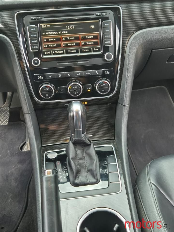 2013' Volkswagen Passat photo #2