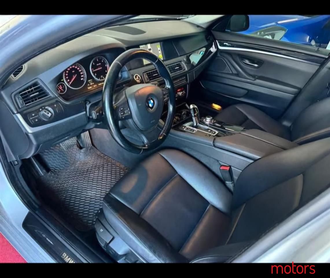 2013' BMW 520 photo #2