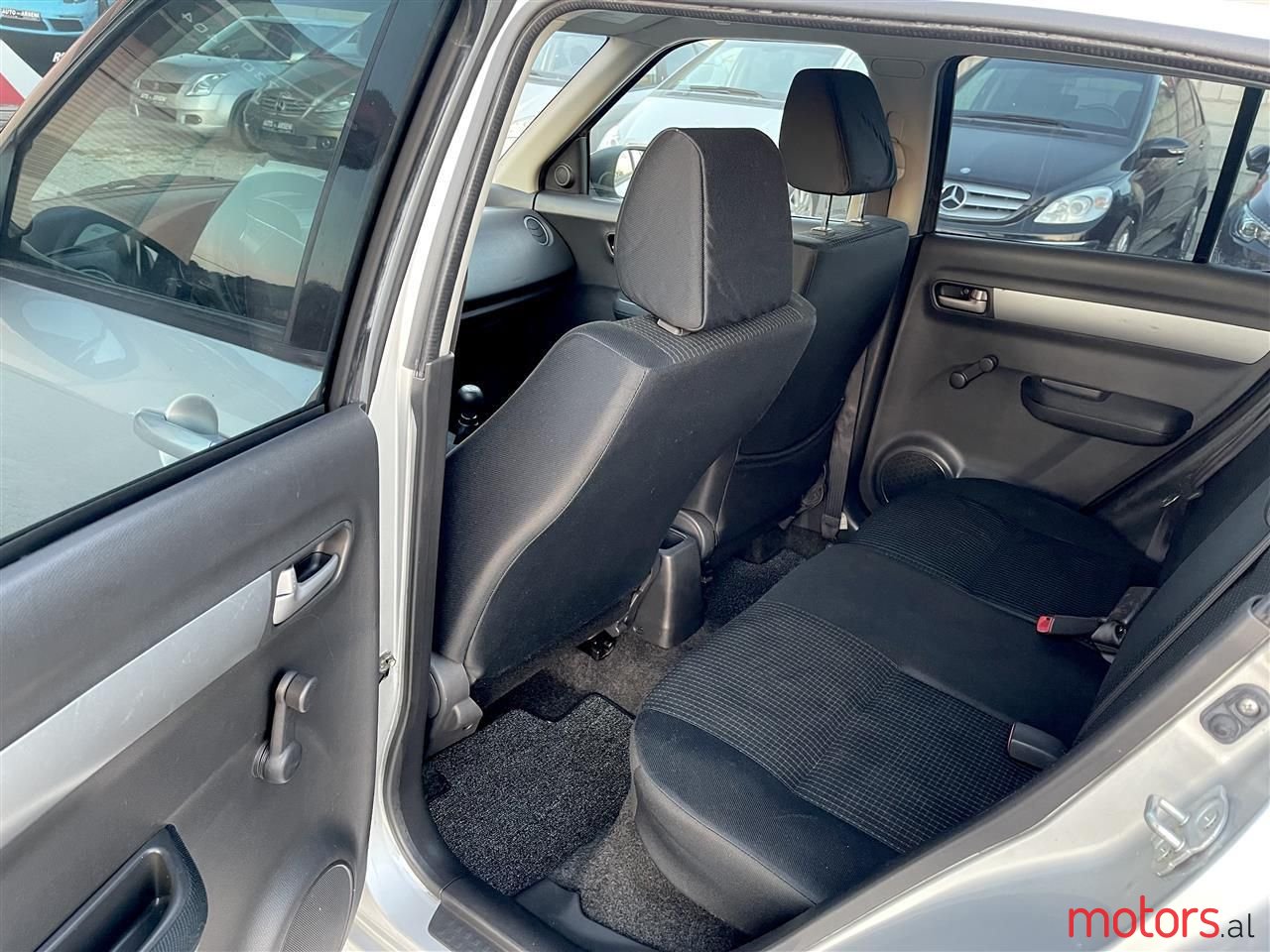 2006' Suzuki Swift photo #2