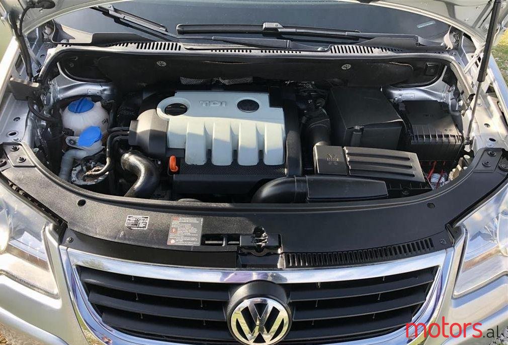 2007' Volkswagen Touran photo #3