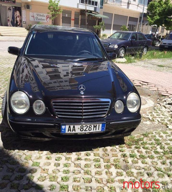 2000' Mercedes-Benz E 220 photo #2