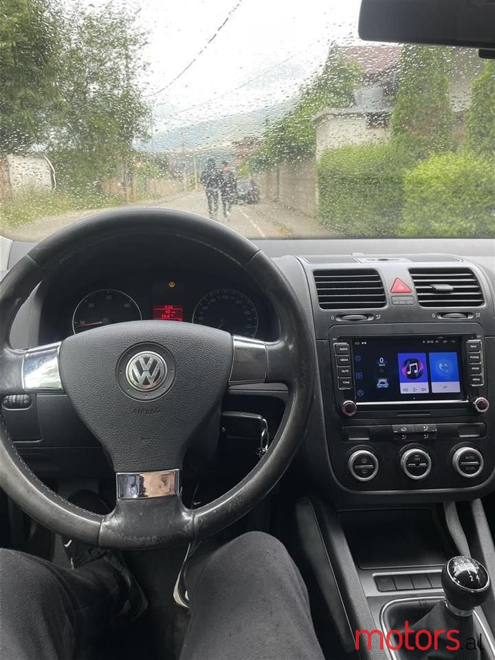 2004' Volkswagen Golf photo #6