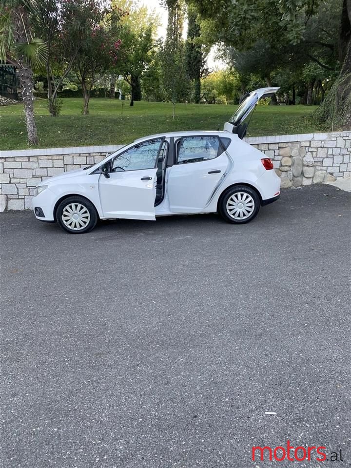 2010' SEAT Ibiza photo #2