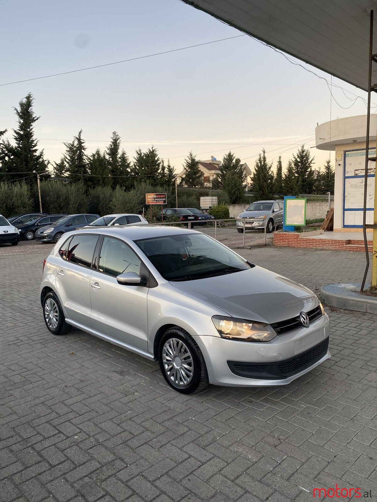 2011' Volkswagen Polo photo #2