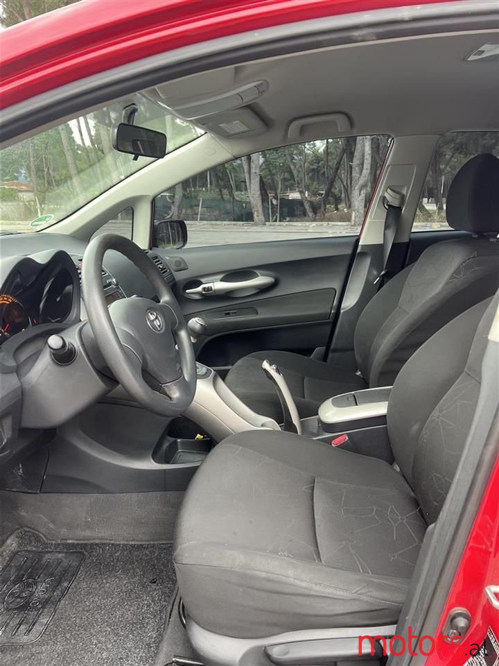 2009' Toyota Auris photo #4