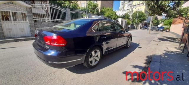 2013' Volkswagen Passat photo #3