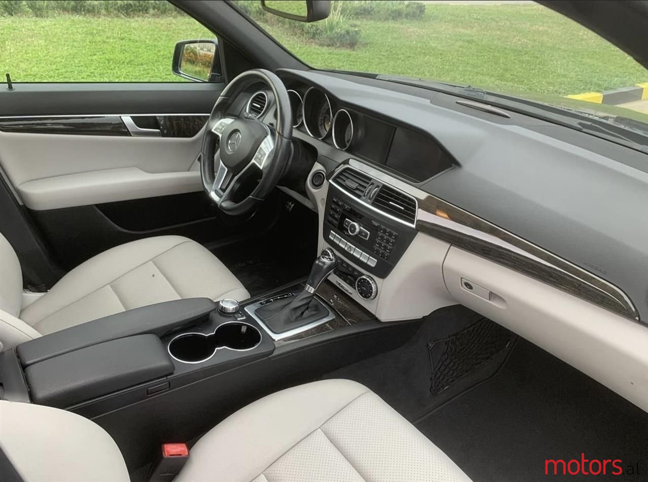 2012' Mercedes-Benz C 300 photo #5