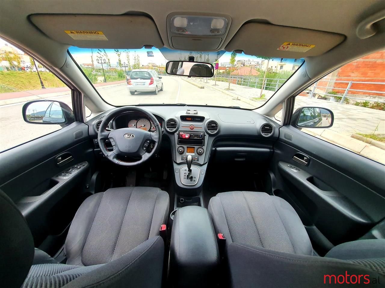 2009' Kia Carens photo #4