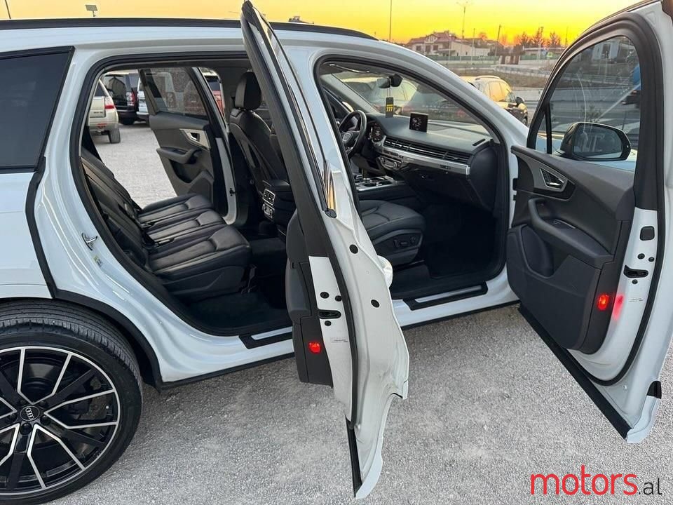 2017' Audi Q7 photo #3