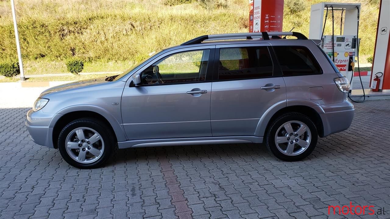 2008' Mitsubishi Outlander photo #1