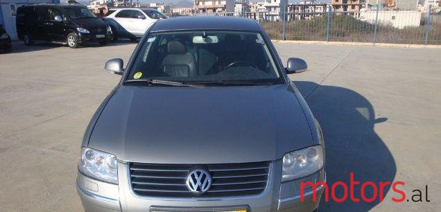 2004' Volkswagen Passat photo #1