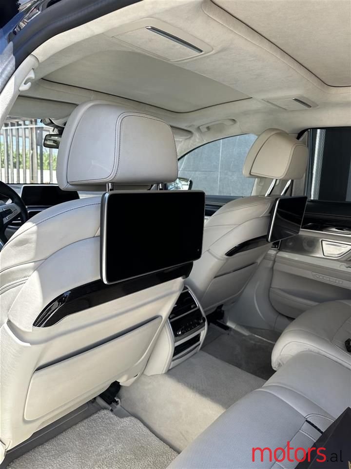 2019' BMW 730 photo #4