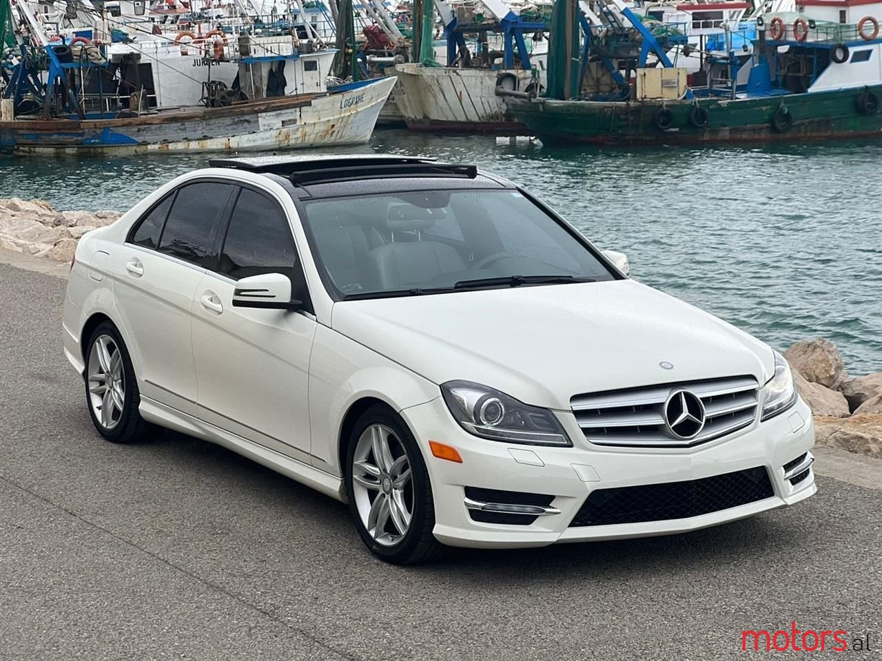 2012' Mercedes-Benz C 300 photo #1