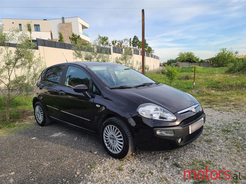 2011' Fiat Punto Evo photo #2