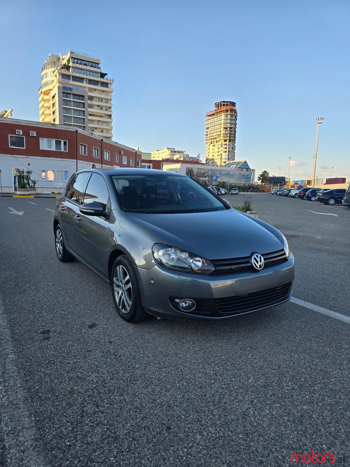 2011' Volkswagen Golf photo #1