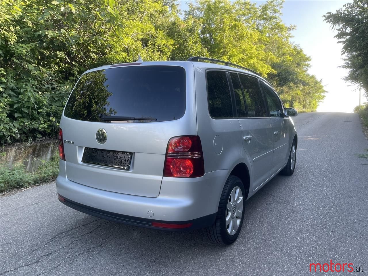 2008' Volkswagen Touran photo #2