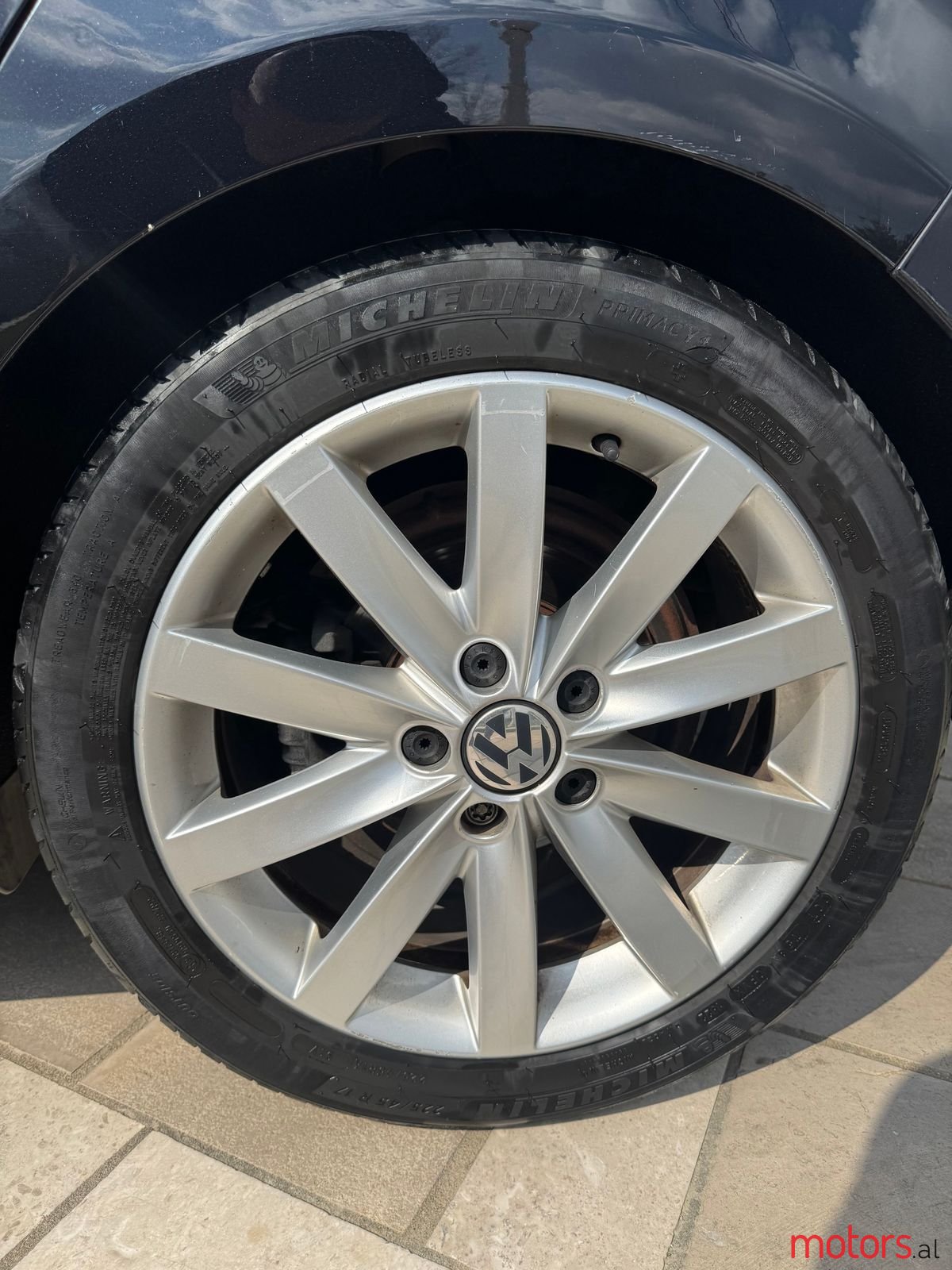 2011' Volkswagen Golf photo #4