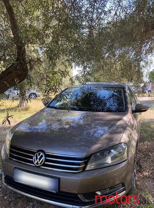 2012' Volkswagen Passat photo #4