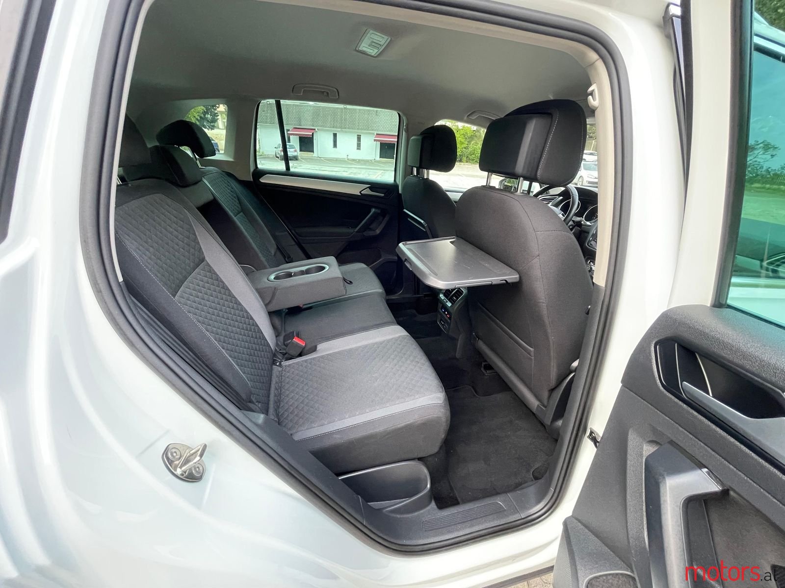 2019' Volkswagen Tiguan photo #3