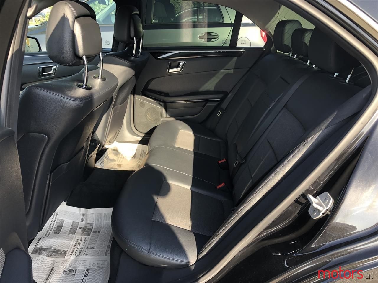 2011' Mercedes-Benz E 250 photo #4