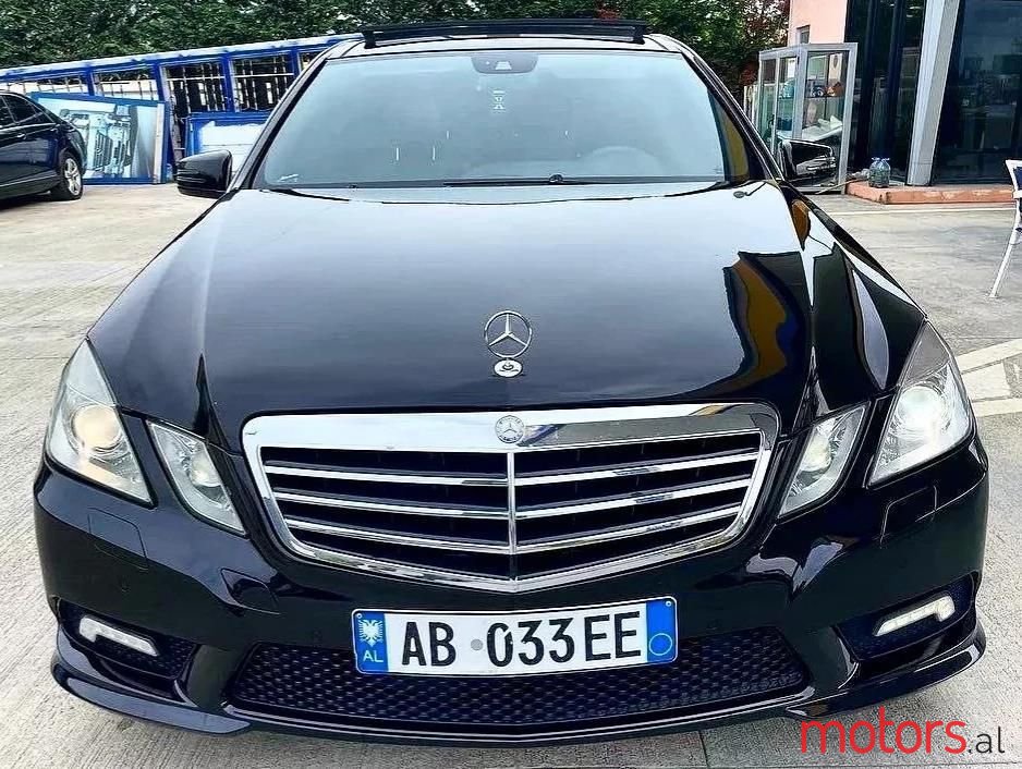 2011' Mercedes-Benz E 350 photo #5