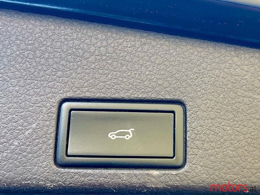 2010' Volkswagen Touareg photo #4