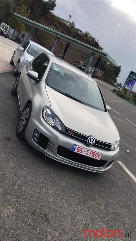 2011' Volkswagen Golf photo #2