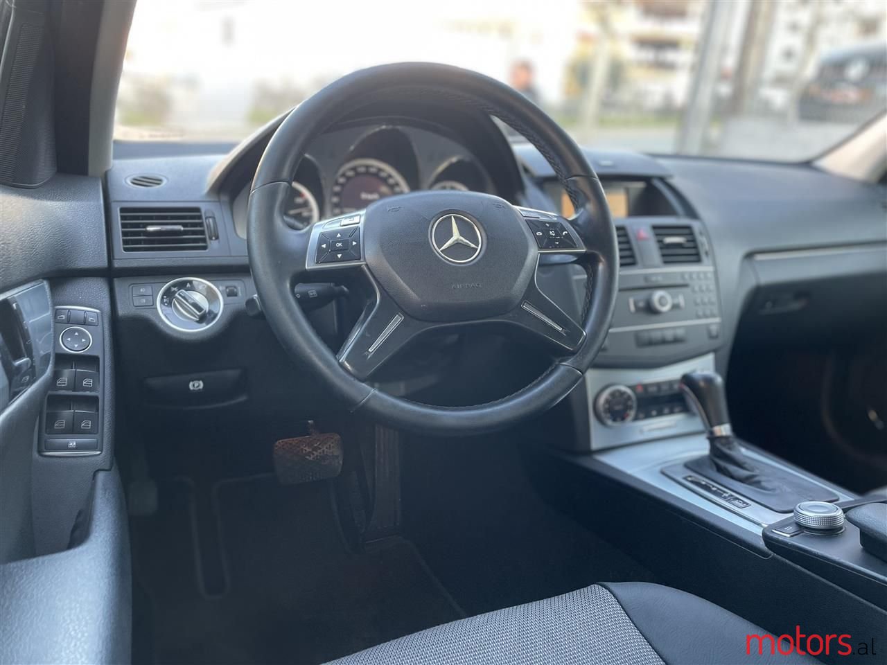 2011' Mercedes-Benz C 200 photo #3