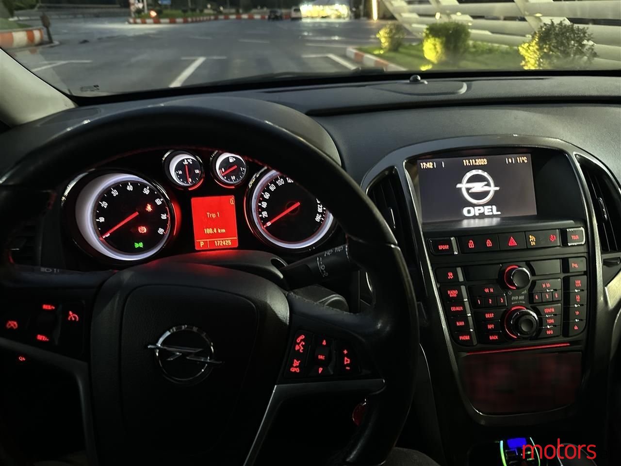 2012' Opel Astra photo #4