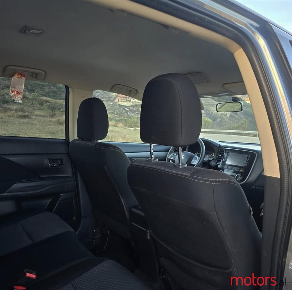 2018' Mitsubishi Outlander photo #5