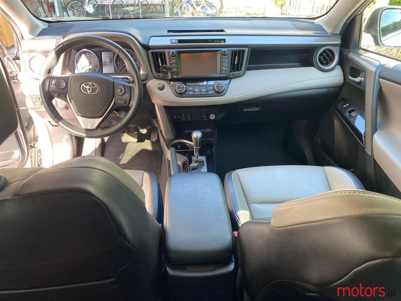 2018' Toyota RAV4 photo #5