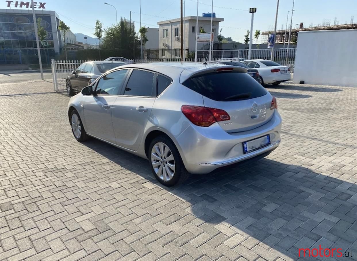 2014' Opel Astra photo #4