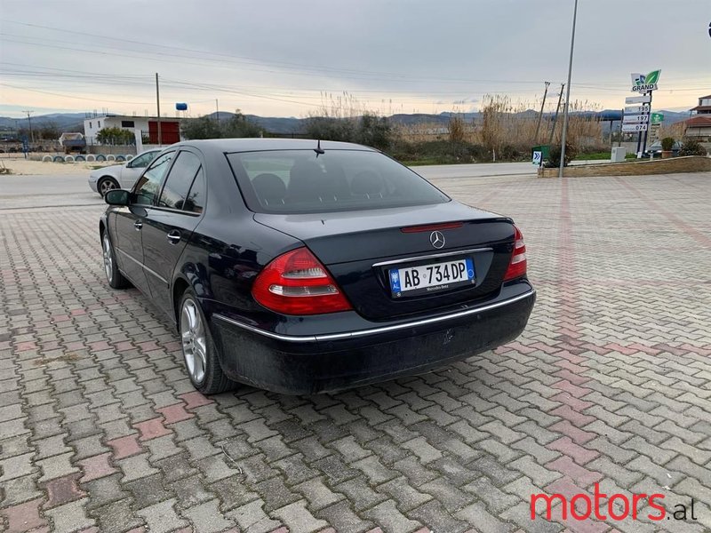 2005' Mercedes-Benz E 240 photo #2