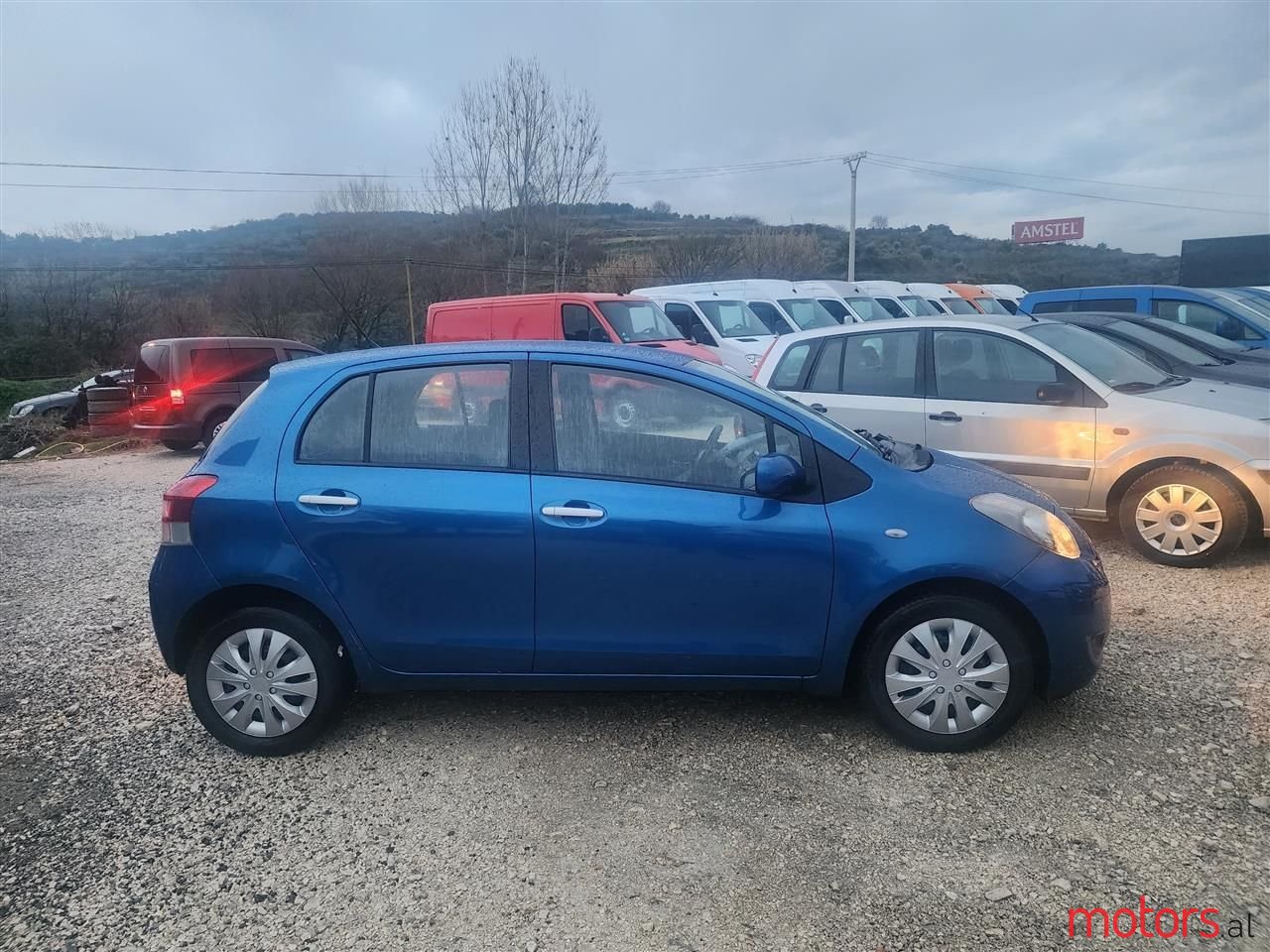 2011' Toyota Yaris photo #4